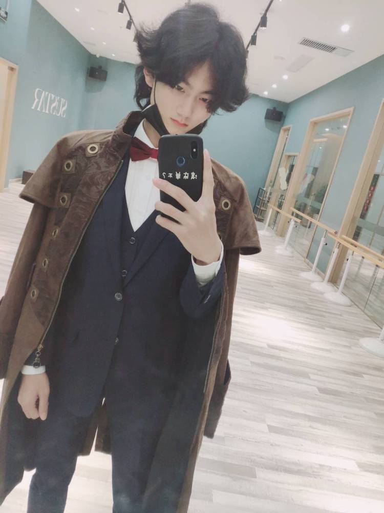 Igor-江苏省·常州市·新北区--我做过三年T台模特练习生,两年模特加助教。现在自己投资各种店,坐等收钱每天无聊就试试网拍接单,可以多件或者多套,也请相信我的穿搭审美