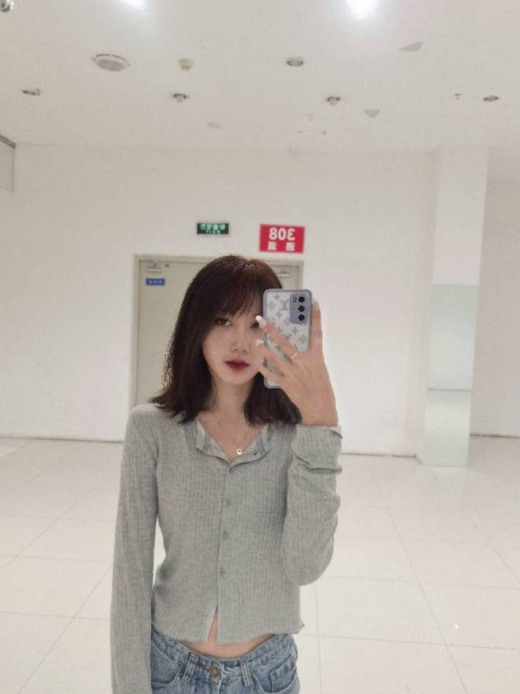 Y -F-吉林省·松原市·前郭尔罗斯蒙古族自治县-抖音和快手-我想要做一些买家秀网拍爱好是唱歌跳舞职业准大学生,在家呆着,想赚点外快,不需要多,自己平时也比较爱拍照,爱拍一些小视频发到抖音,快手网站上