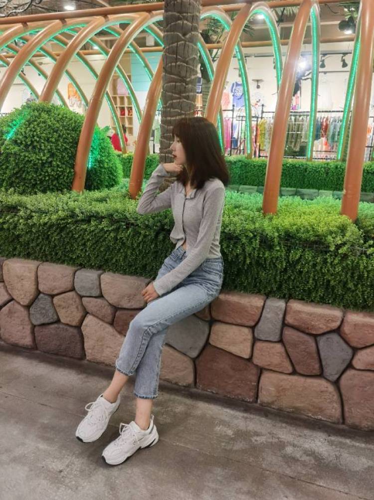 Y -F-吉林省·松原市·前郭尔罗斯蒙古族自治县-抖音和快手-我想要做一些买家秀网拍爱好是唱歌跳舞职业准大学生,在家呆着,想赚点外快,不需要多,自己平时也比较爱拍照,爱拍一些小视频发到抖音,快手网站上