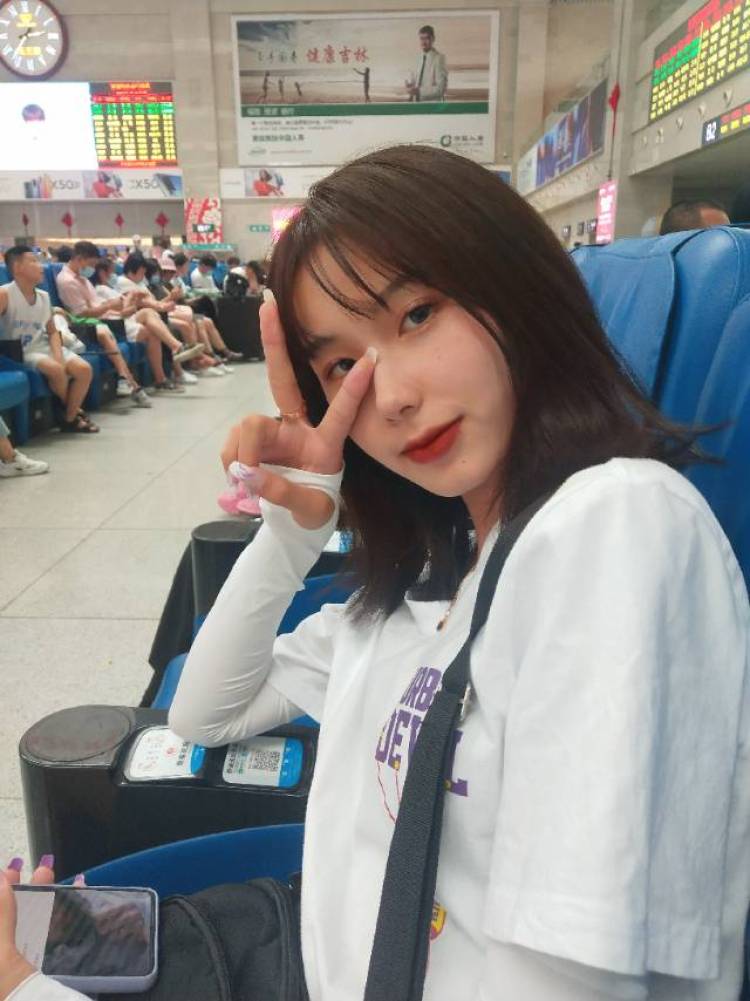 Y -F-吉林省·松原市·前郭尔罗斯蒙古族自治县-抖音和快手-我想要做一些买家秀网拍爱好是唱歌跳舞职业准大学生,在家呆着,想赚点外快,不需要多,自己平时也比较爱拍照,爱拍一些小视频发到抖音,快手网站上