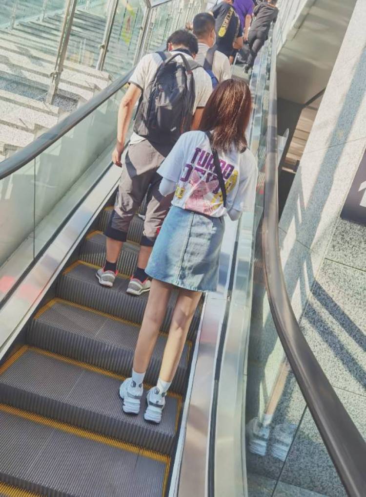 Y -F-吉林省·松原市·前郭尔罗斯蒙古族自治县-抖音和快手-我想要做一些买家秀网拍爱好是唱歌跳舞职业准大学生,在家呆着,想赚点外快,不需要多,自己平时也比较爱拍照,爱拍一些小视频发到抖音,快手网站上