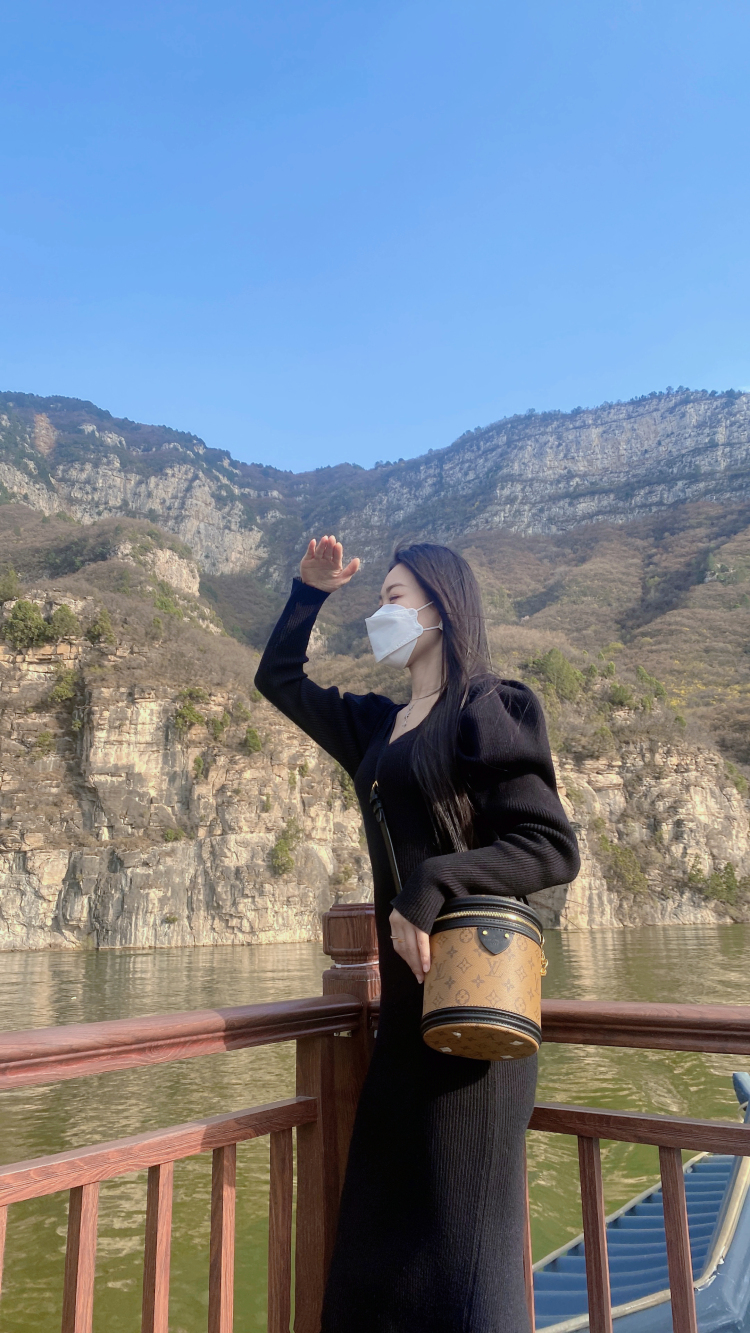 王姑娘✨-北京市·北京市·东城区-抖音、微博等-特长:拍短视频、后期剪辑、喜欢穿搭
接受:买家秀、网拍、饰品等,喜欢接触学习新的事物
希望我们可以在此刻相遇🐳