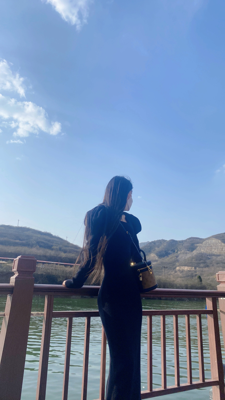 王姑娘✨-北京市·北京市·东城区-抖音、微博等-特长:拍短视频、后期剪辑、喜欢穿搭
接受:买家秀、网拍、饰品等,喜欢接触学习新的事物
希望我们可以在此刻相遇🐳