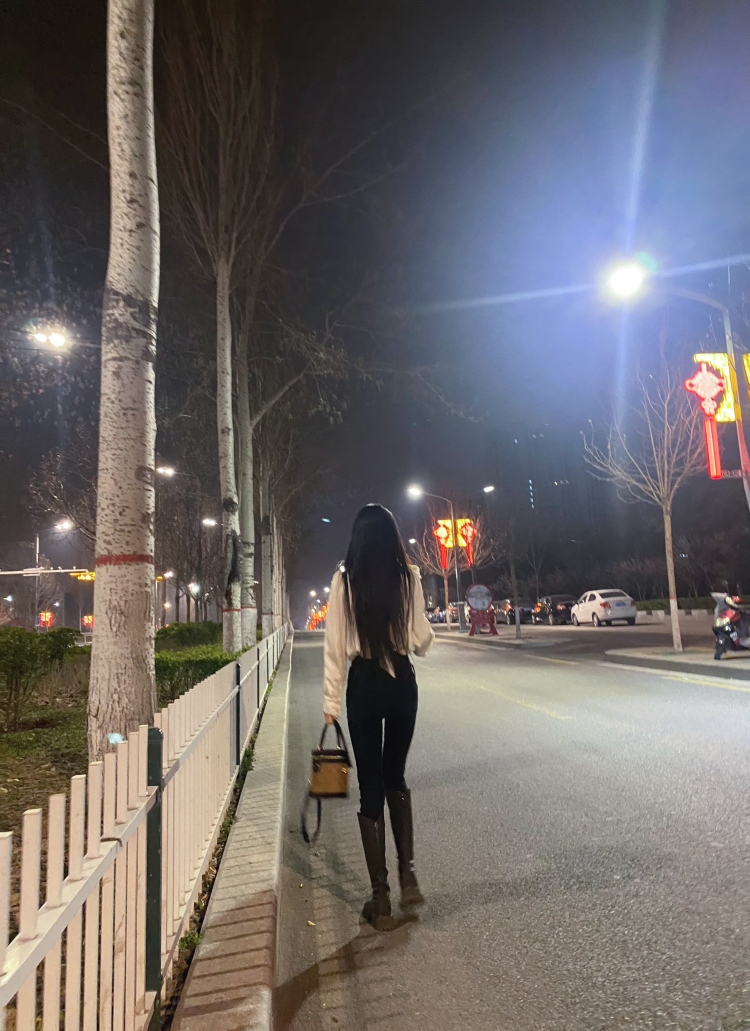 王姑娘✨-北京市·北京市·东城区-抖音、微博等-特长:拍短视频、后期剪辑、喜欢穿搭
接受:买家秀、网拍、饰品等,喜欢接触学习新的事物
希望我们可以在此刻相遇🐳