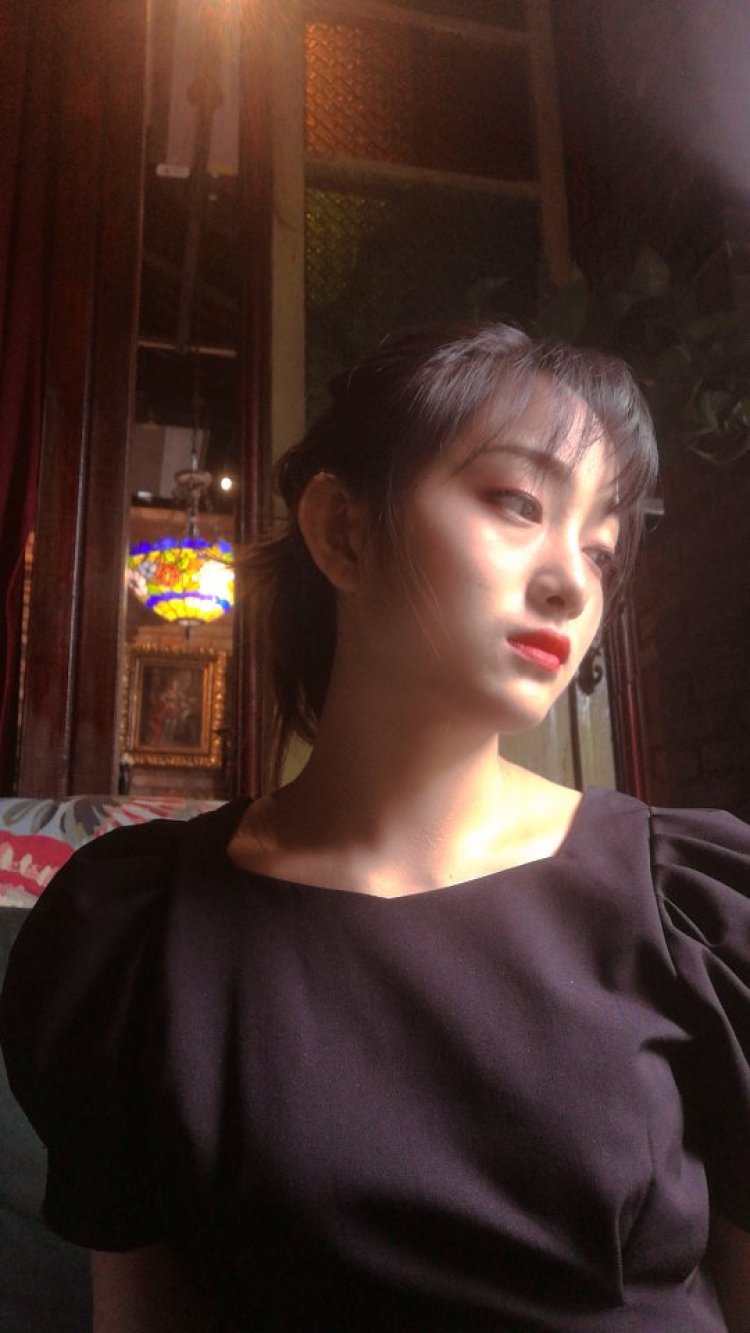 十九-河南省·洛阳市·瀍河回族区-抖音 微博 -在校大学生 喜欢拍照 搭配
可以接买家秀 模特的单子
不接过于暴露的