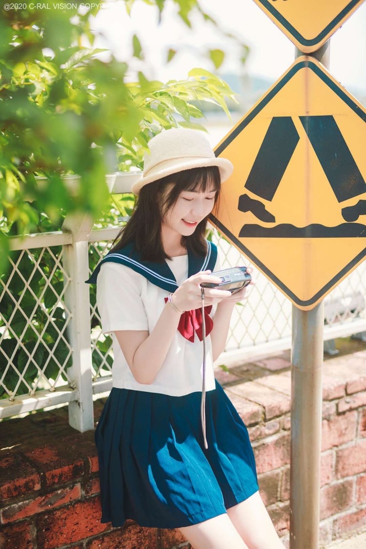 山有扶苏-广东省·佛山市·南海区--会弹钢琴和尤克里里 ,能拍照修图,耐心接推广,身高163 体重90 图片是我接的卷发棒