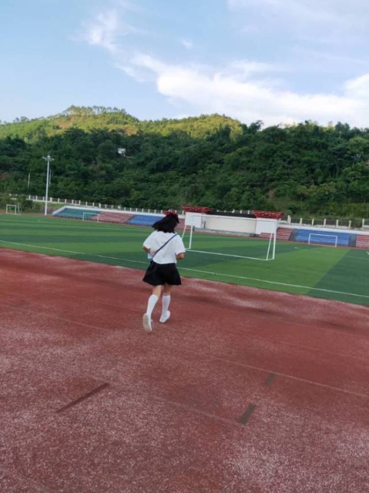 815-重庆市·重庆市·綦江区--会拍照 会修图 可以送拍 寄拍 都OK 什么风格都可以驾驭 包卖家满意 照片都是原相机拍摄