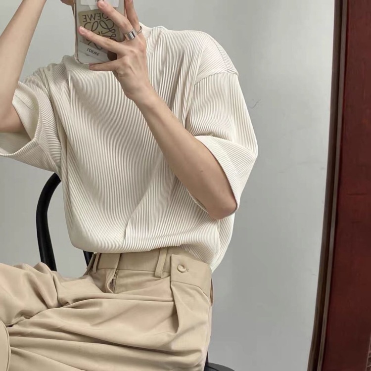 SUKÓ 苏壳-广东省·汕头市·澄海区--1、服装工作室找缪斯小姐姐
2、身高163/45kg左右,身材纤细,一点点性冷淡气质
3、可以没经验但喜欢拍照,擅长对镜自拍,时髦会穿搭,可驾驭法式/韩系/复古多种风格,懂得展示服装亮点
4、长期合