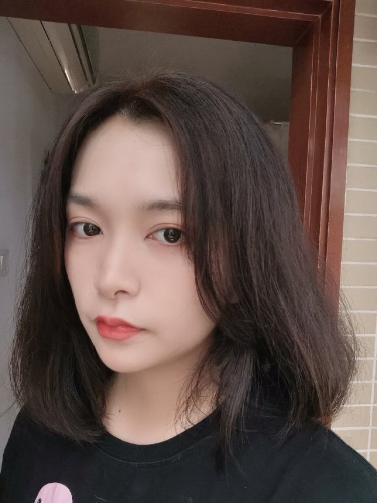 睿睿子-广东省·广州市·越秀区-微博-擅长自创文案,拍摄修图,本人颜值较高,身高170+,会搭配,各种风格都能驾驭,化妆品美瞳衣服等都可接,中性风少女风都可,能接单拍摄时间多,欢迎合作。