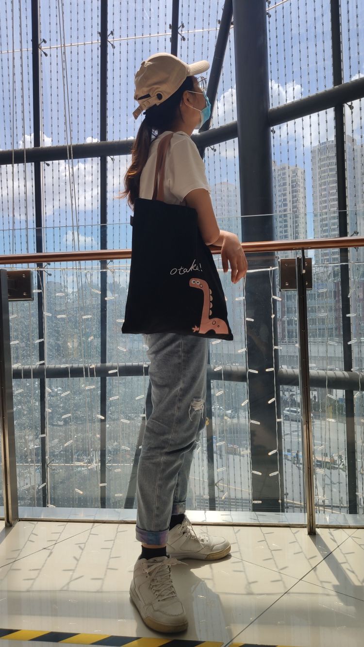 丽-广东省·深圳市·龙岗区--我喜欢拍照,自己也会批图,可以自由接单网拍,实现优秀买家秀的需求。
