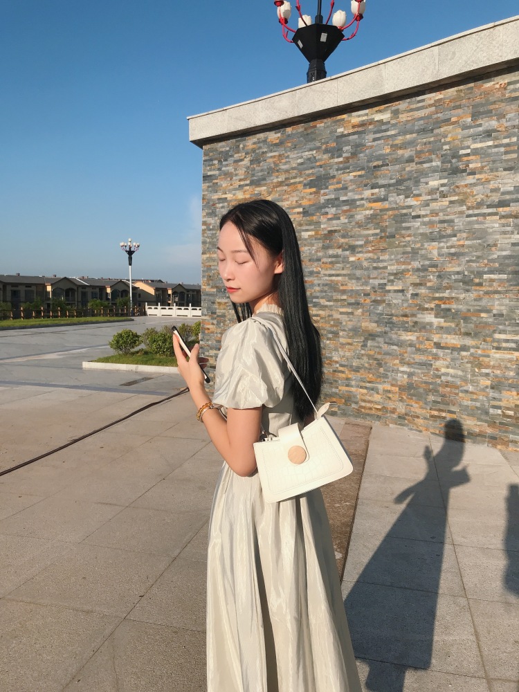 芒果-江西省·宜春市·高安市--买家秀分享,接寄拍,送拍,可外景,可相机出图。
商家大大有木有
想接秋装了