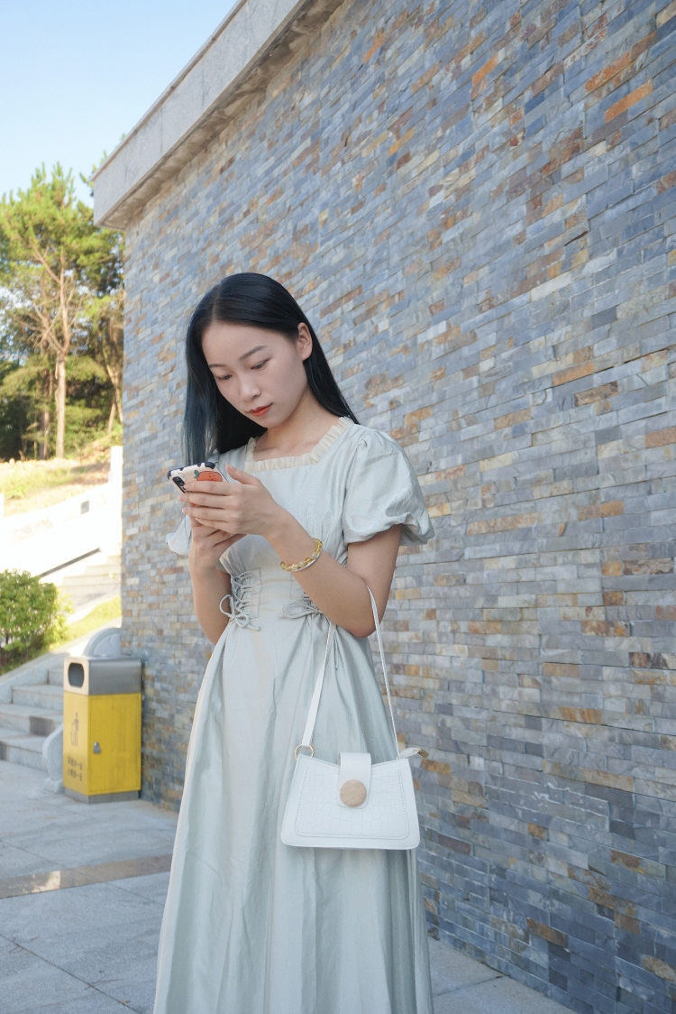 芒果-江西省·宜春市·高安市--买家秀分享,接寄拍,送拍,可外景,可相机出图。
商家大大有木有
想接秋装了