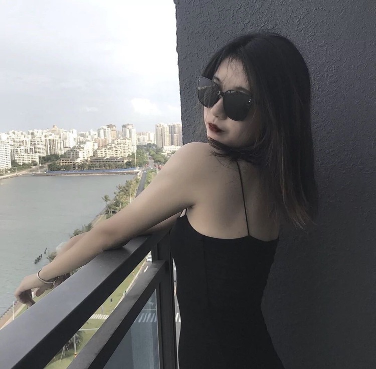 小🐟-海南省·海口市·秀英区-快手-买家秀,有一点点模特基础,擅长拍照,穿搭可各种风格,有足够时间接单