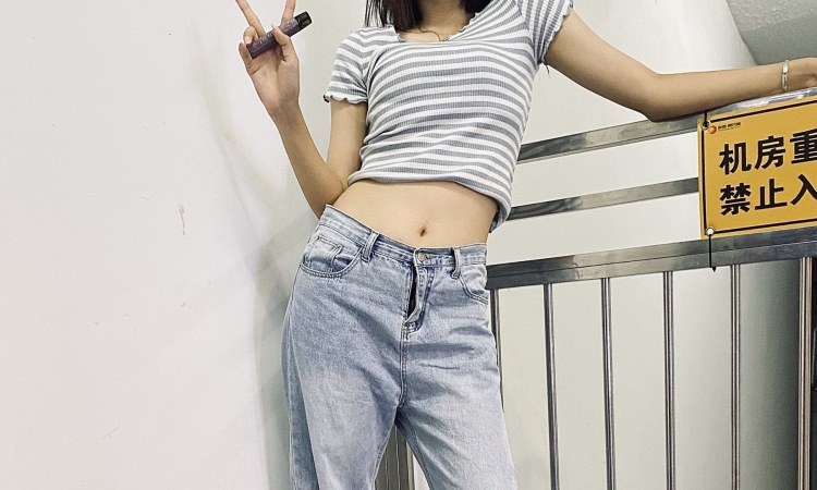 小🐟-海南省·海口市·秀英区-快手-买家秀,有一点点模特基础,擅长拍照,穿搭可各种风格,有足够时间接单