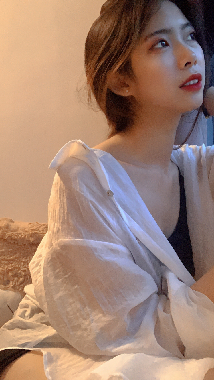 💋-广西壮族自治区·南宁市·青秀区-抖音 Youtobe-东兰地方政府台配音、海外平台出镜主持、抖音单百万播放量主播。承接配音、带货、短视频客串