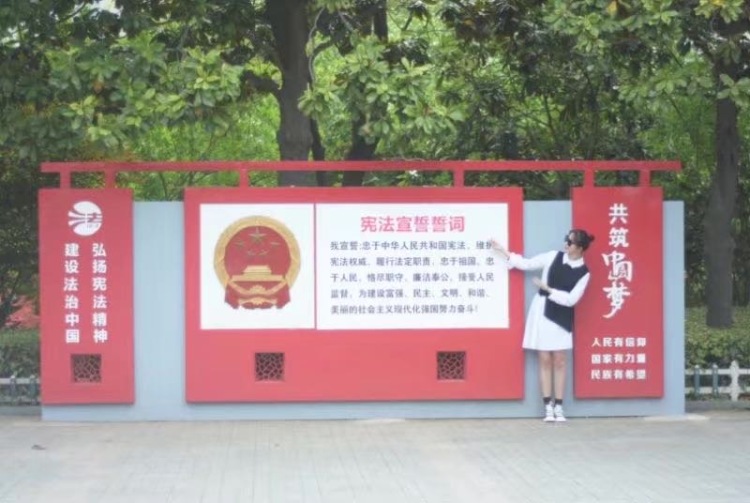 L-zh🦄-江苏省·徐州市·铜山区-抖音/微博/快手/***/知乎-我是一名传媒播音生,18岁身高169体重53,趁着高中毕业想做点兼职赚赚钱,本人非常喜欢跳舞,爵士民族都略懂一二,当然在学艺术的同时也有一些形体课,在校考中也是取得了不错的成绩,希望商家多看看我嘻嘻