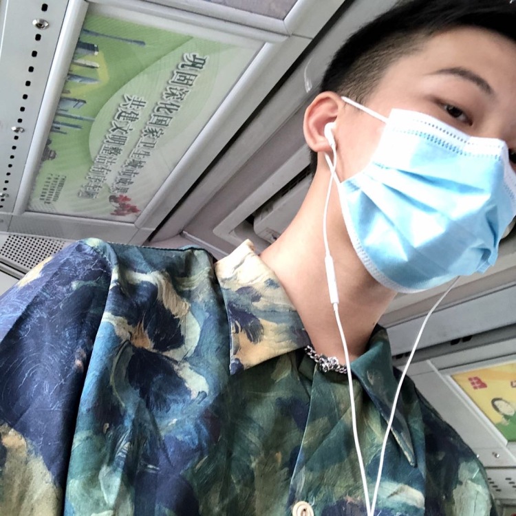 六六-广东省·广州市·海珠区-抖音知乎***b站-喜欢唱歌 长得还不错哈 行走的衣服架子 可以更好的衬托产品 希望合作,空闲时间多!