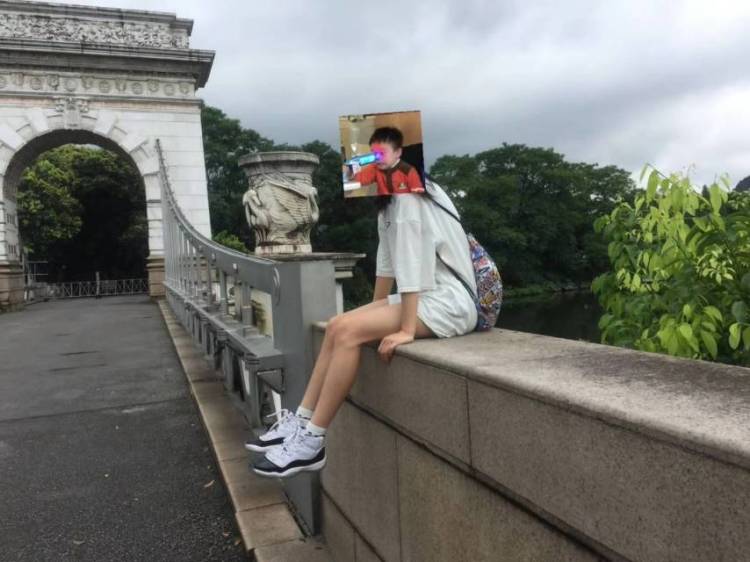 陈美丽美丽美美丽-广西壮族自治区·桂林市·象山区--是一个学生哈哈 是半个练体育的 爱好运动 想接网拍是因为想赚钱 梦想考上985院校 可以接网拍!!