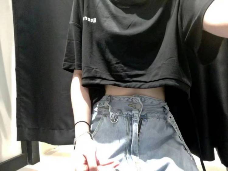 陈美丽美丽美美丽-广西壮族自治区·桂林市·象山区--是一个学生哈哈 是半个练体育的 爱好运动 想接网拍是因为想赚钱 梦想考上985院校 可以接网拍!!