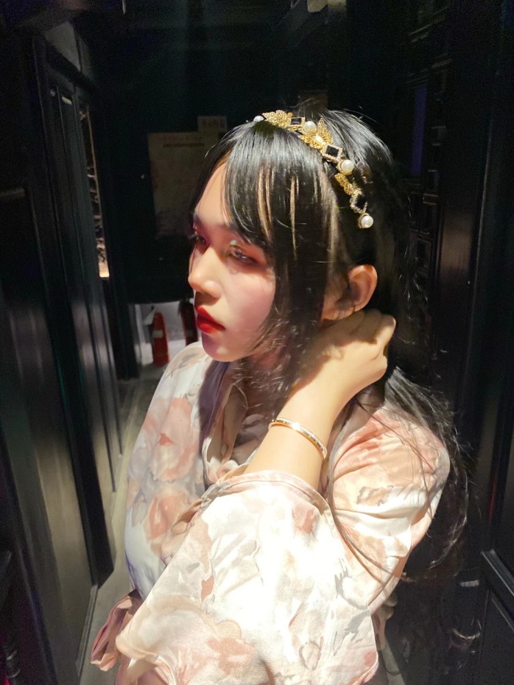Miss J-云南省·昆明市·盘龙区-微博***抖音-认真负责，出稿快速！拍图美！配合度高，擅长P图！坐标云南省昆明市。
