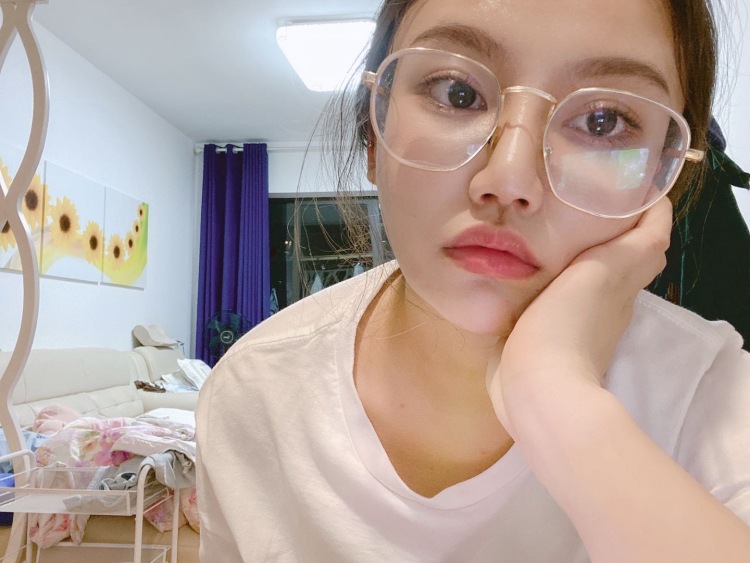 陈11-陕西省·延安市·宝塔区-微博-古筝弹奏 尤克里里弹唱
彩妆试色 探店打卡
衣服食品测评
买家秀