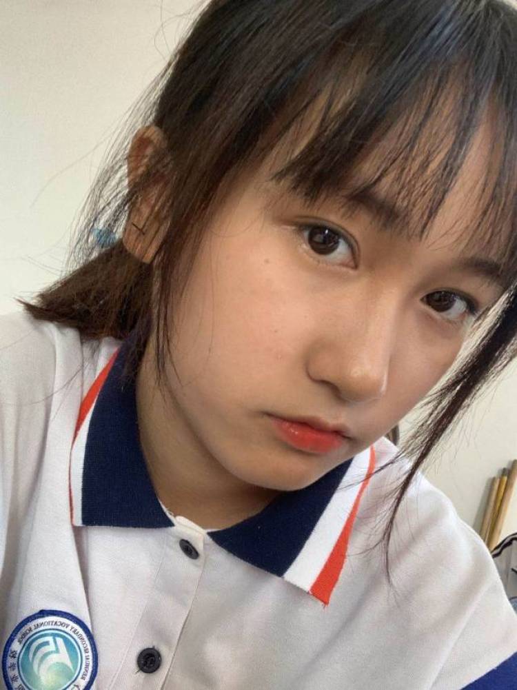 小凤-贵州省·遵义市·仁怀市-快手-我的兴趣爱好就是爱拍照.所以我来这儿一是希望我能够有个好的发展方向二是希望我能够多点零花钱.谢谢!