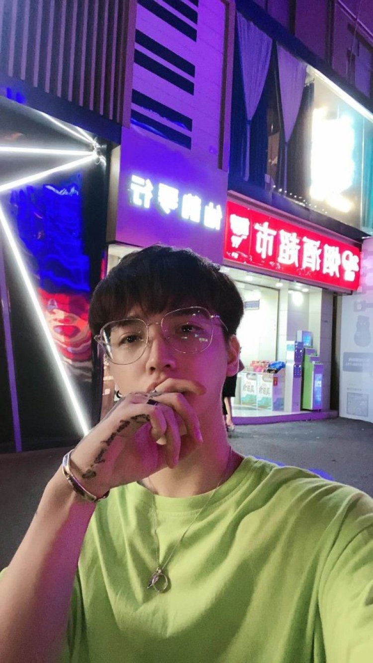 晏十七-贵州省·毕节市·七星关区- B站,快手,微博-兴趣爱好参加各种线下活动,职业模特,是一个有梦想的人,野模,我觉得介绍的再好,不过是为了博眼球而已,但是我觉得我有那个实力,专接,网拍买家秀