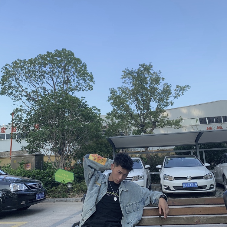 单杀吕布-浙江省·杭州市·江干区-快手-可接买家秀照片 有过不少经验 不接视频哦,会修图调色 配合度极高,根据商家的要求来配合完成好任务。随时在线,欢迎询问