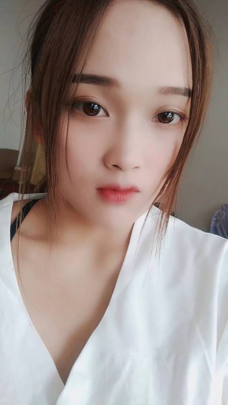 A💗糖甜田💋-山西省·运城市·稷山县--职业:学生
兴趣爱好:吉他
接单服务范围:买家秀、店铺代播