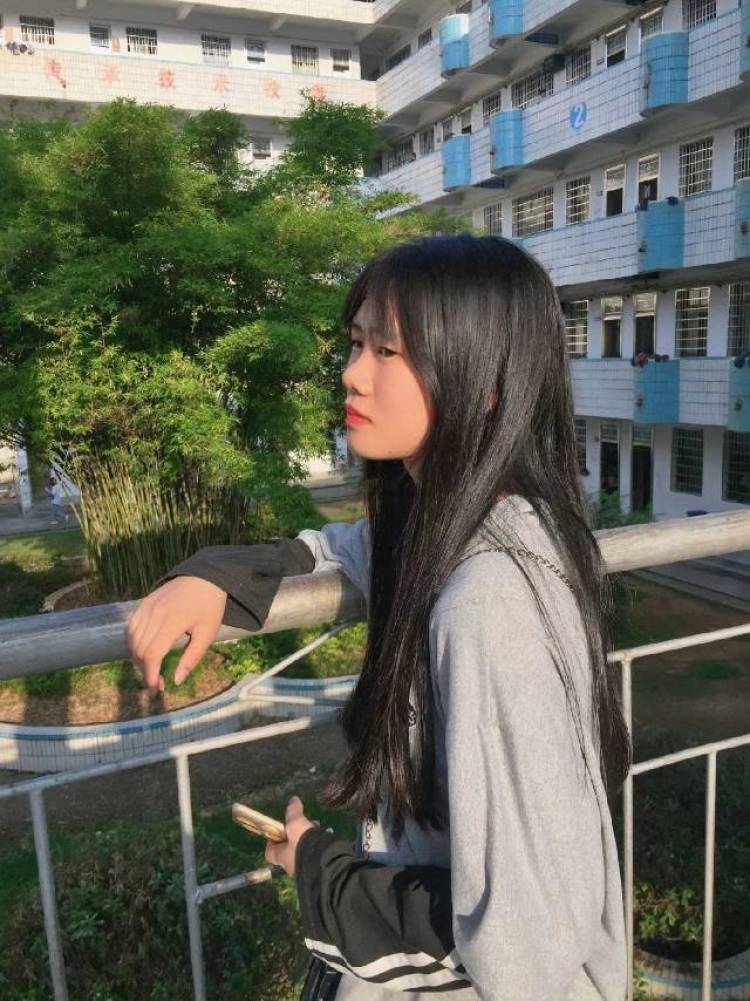理子吃不胖-湖南省·衡阳市·祁东县-***-我是一名美术生 ，学的美术专业 爱好摄影会P图修图，初来乍到，请多多关照
