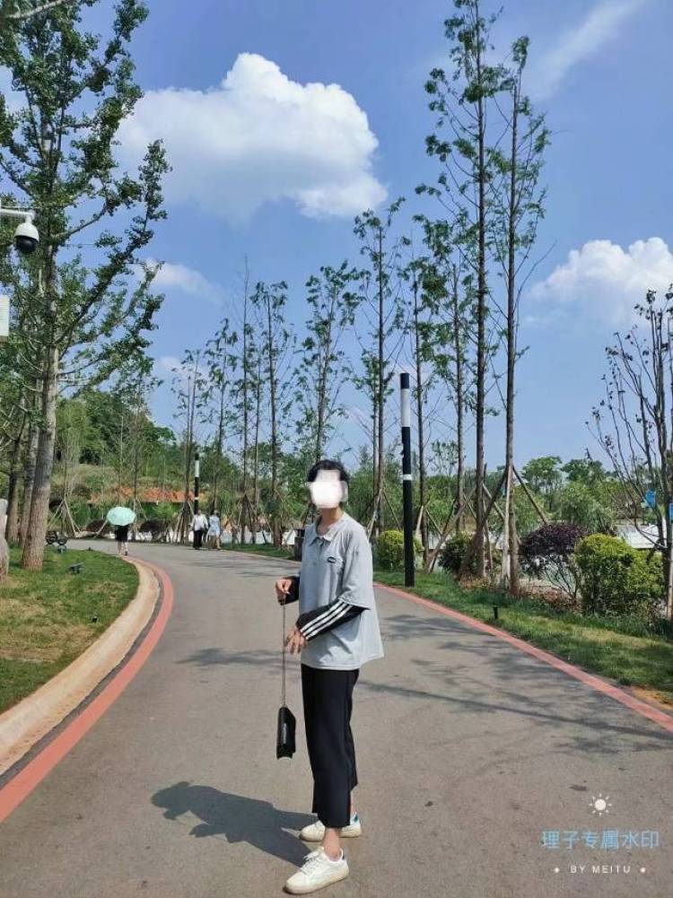 理子吃不胖-湖南省·衡阳市·祁东县-***-我是一名美术生 ，学的美术专业 爱好摄影会P图修图，初来乍到，请多多关照
