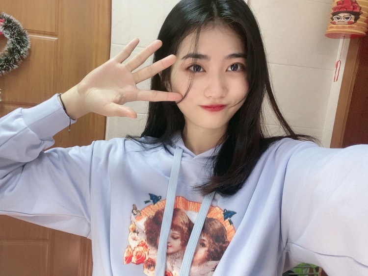 CRAZY-广东省·广州市·番禺区-抖音，微博-接拍买家秀呀～分享下今天拍的照片 最近想接触下模特圈呢 但是都找不到资源🧐这里的有没有商家大大可以介绍的嘞