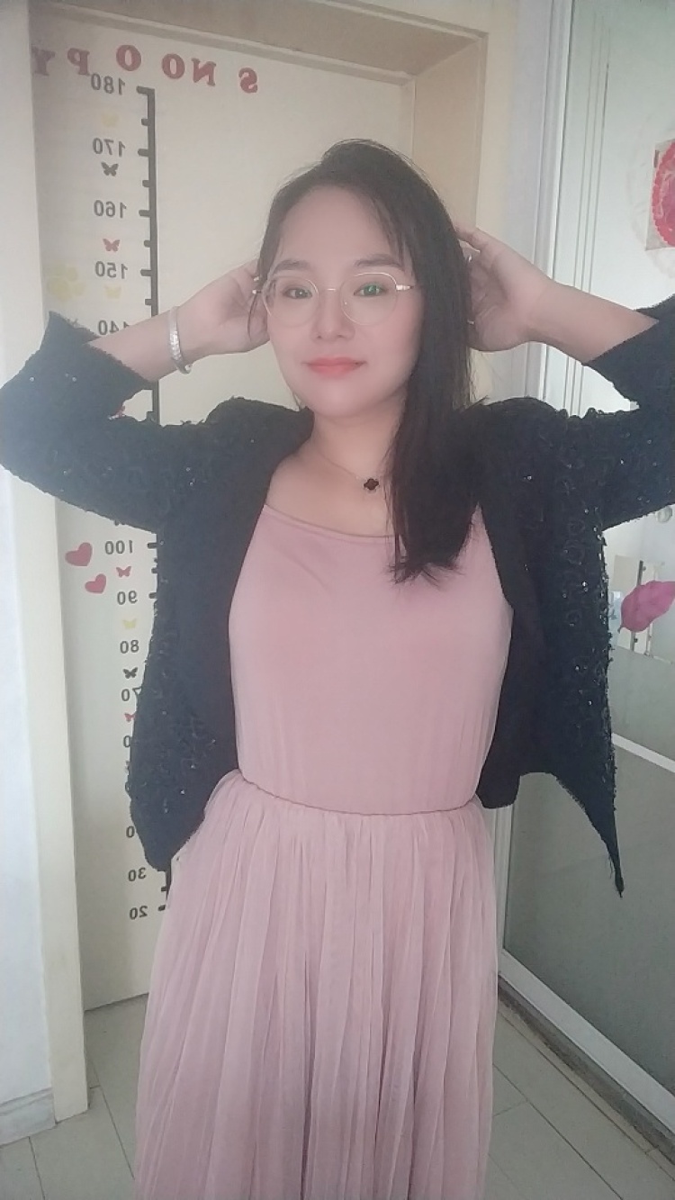 A徐~小涵-辽宁省·营口市·老边区--我想做买家秀接单,床品,服装,中老年女装,儿童装,童鞋,女鞋,等等,基本都能接单。希望商家选我,我会拍的很好。