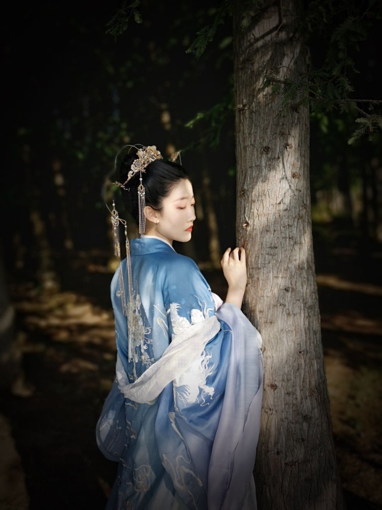 止〆-云南省·昆明市·官渡区-微博，快手-身高166，体重98斤，爱好唱歌，画画，性格开朗，做事稳重，能吃苦耐劳，可接网拍，试衣模特，可接平面模特兼职，希望工作时间自由，谢谢。