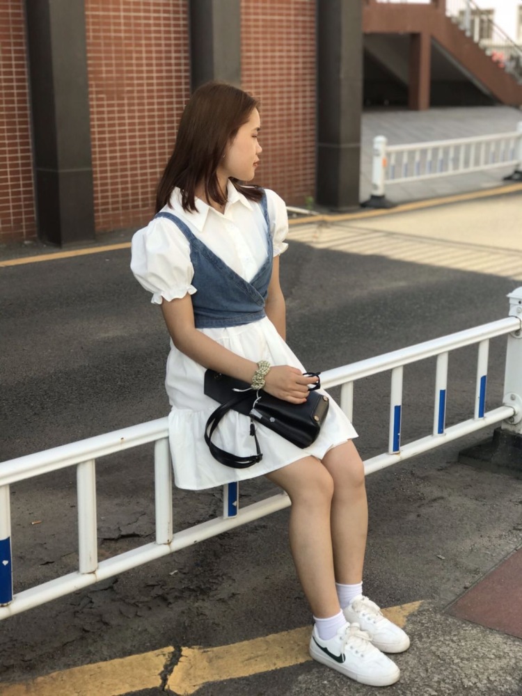 🍉-广东省·惠州市·惠城区--会拍照 搭衣服 想接网拍 年龄18 身高153 体重46 想要兼职工作