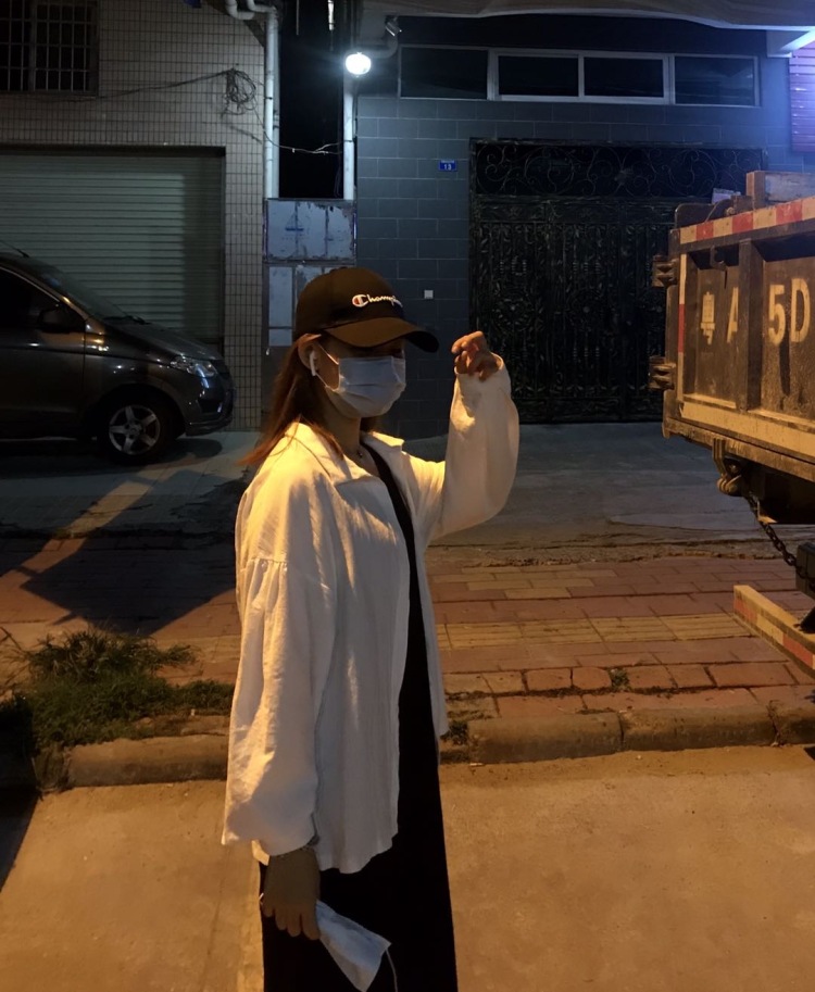 🍉-广东省·惠州市·惠城区--会拍照 搭衣服 想接网拍 年龄18 身高153 体重46 想要兼职工作