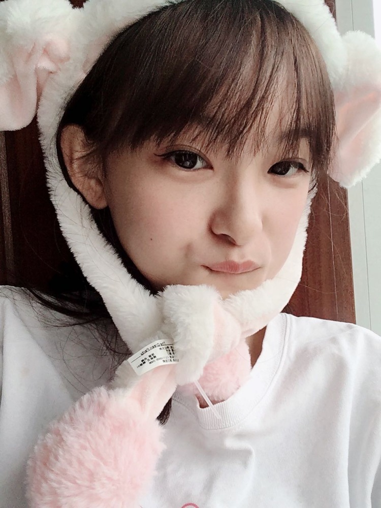 羊吃草了么-山东省·滨州市·滨城区--手特长,主要会画眼妆,卖彩妆的可以找我拍买家秀哦,肯定拍出美美的,让您满意的照片