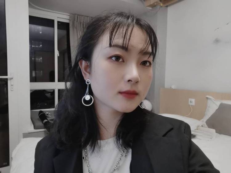 麋小鹿-江苏省·南京市·栖霞区-***-身高160，体重58，可盐可甜，较擅长运动风，轻欧美，复古，韩式。买家秀，种草文皆可。擅长舞蹈