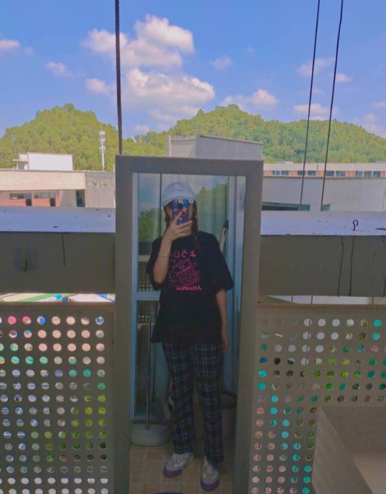 讨喜🍂-广东省·深圳市·龙岗区-抖音,微博,快手-我比较喜欢拍照修图,逛淘宝,看她们的穿着。爱好打羽毛球。身高158,体重82斤。接买家秀。就淘宝上的一切都行。