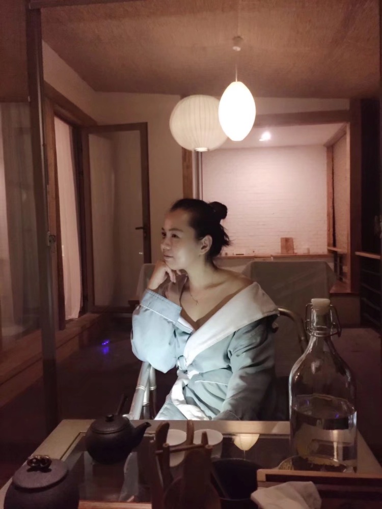李慕辰-四川省·成都市·金牛区-抖音,***-本人比较喜欢穿搭,拍照,身高165,体重115,网红风格,甜美可爱的风格都可以驾驭,接寄拍,美瞳单,饰品单都可以接,有需要觉得我可以的亲亲们可以联系我
