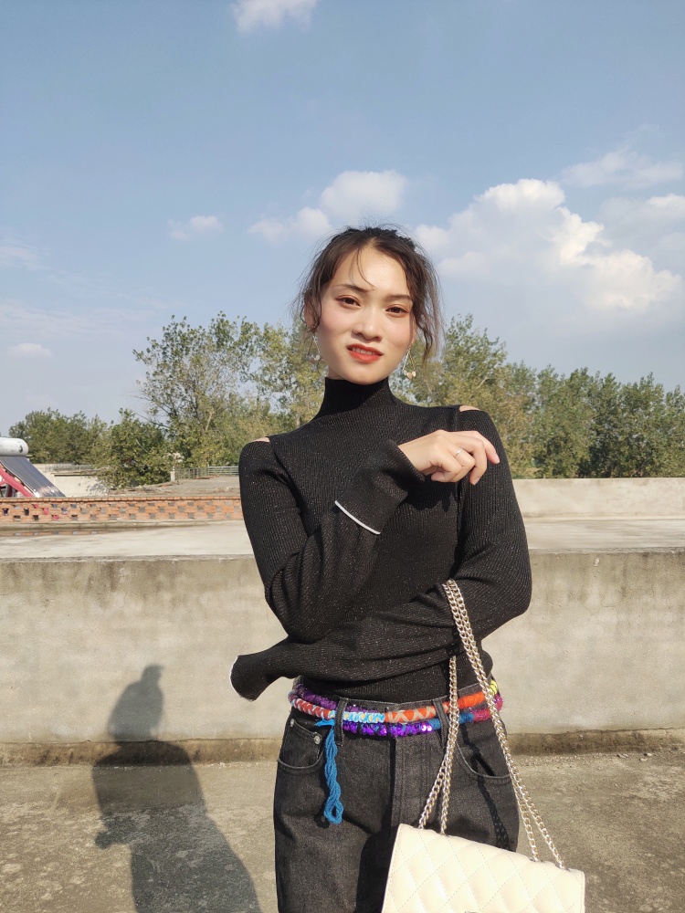 蒋馨馨呀-安徽省·亳州市·涡阳县--钢琴老师一枚,喜欢拍照,爱搭配。接买家秀,寄拍,最好是寄拍,长期合作那种。