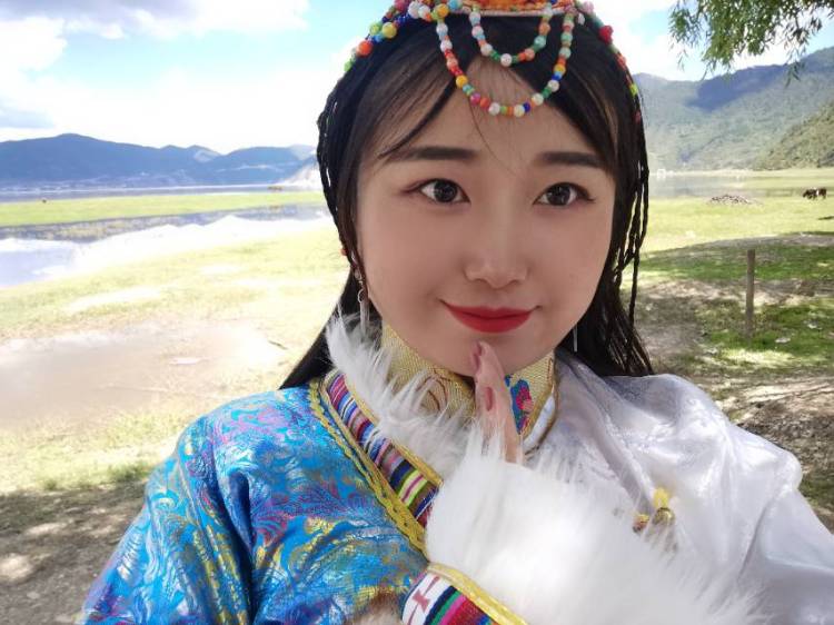 Te Fuir-山东省·潍坊市·昌邑市-抖音，***-哈喽，你好，我今年27岁了，老阿姨一枚，我喜欢旅游，但是穷，所以去的地方很少，来到这里想找个事情做一下。我是知道胖mm，做大码女装的可以联系我。短视频带货也是没问题的。还养了一只小柯基，关于宠物的也可
