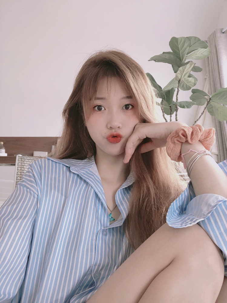小杨崽汁儿-广西壮族自治区·桂林市·象山区-抖音，***-喜爱拍照，能唱能跳。可拍买家秀，探店打卡，开箱测评。品牌爸爸康康我