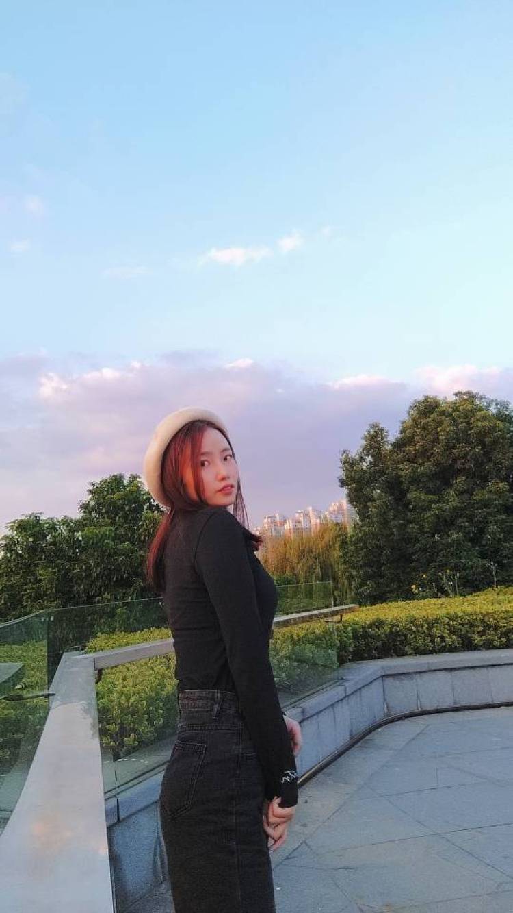 👈🏻一捆香菜🌱-江苏省·苏州市·吴中区-***-自由职业者，主做买家秀，种草笔记软文。其他领域可以尝试。
包括但不限于，美妆护肤，穿搭，探店美食