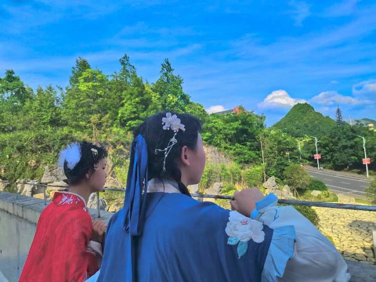 狗桑-贵州省·贵阳市·花溪区-快手-会拍照 会p图 希望有一个给我一个尝试的机会 接寄拍 送牌 买家秀 一单5块以上都OK