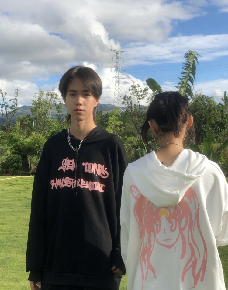 杨少慰-云南省·红河哈尼族彝族自治州·蒙自市-快手-身高175 体重50 在校学生接送拍 短视频网拍带货,ks粉丝1000+,买家秀