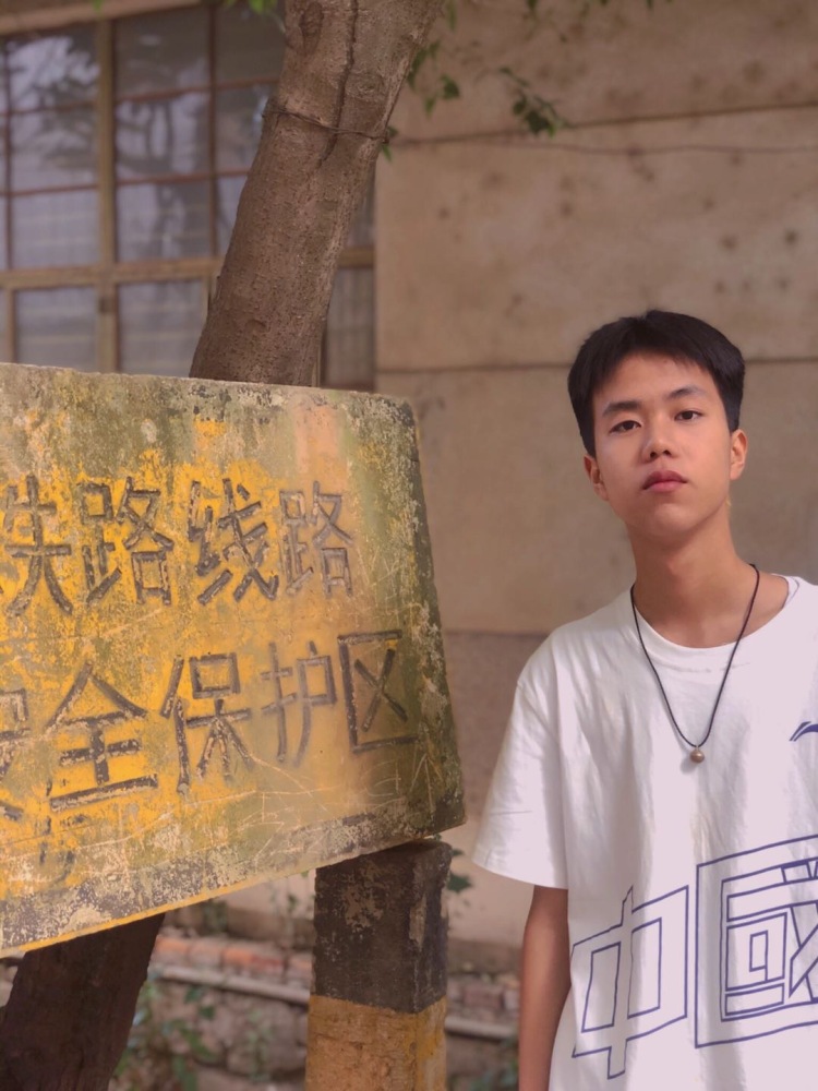 杨少慰-云南省·红河哈尼族彝族自治州·蒙自市-快手-身高175 体重50 在校学生接送拍 短视频网拍带货,ks粉丝1000+,买家秀