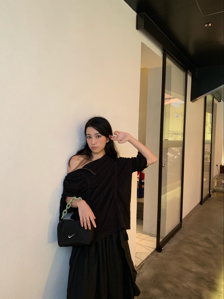 luuffeihuu-广东省·深圳市·龙岗区-***、B站-自由职业者
接单服务范围：
买家秀、产品开箱测评、***软文种草、网红探店打卡、平面模特兼职