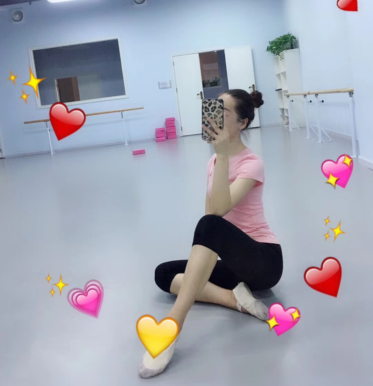 梨子梨子宝-广东省·东莞市·万江街道-抖音+西瓜视频-幼师一枚。 工作内容是给小朋友上舞蹈课,喜欢拍照+短视频~~ 有接过拍成人 小孩舞蹈服装的单哦!