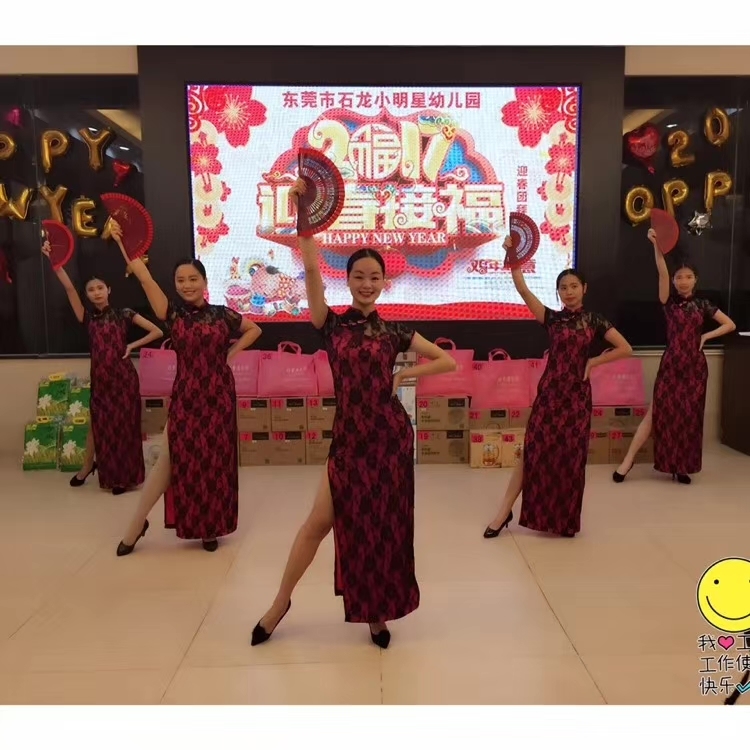 梨子梨子宝-广东省·东莞市·万江街道-抖音+西瓜视频-幼师一枚。 工作内容是给小朋友上舞蹈课,喜欢拍照+短视频~~ 有接过拍成人 小孩舞蹈服装的单哦!